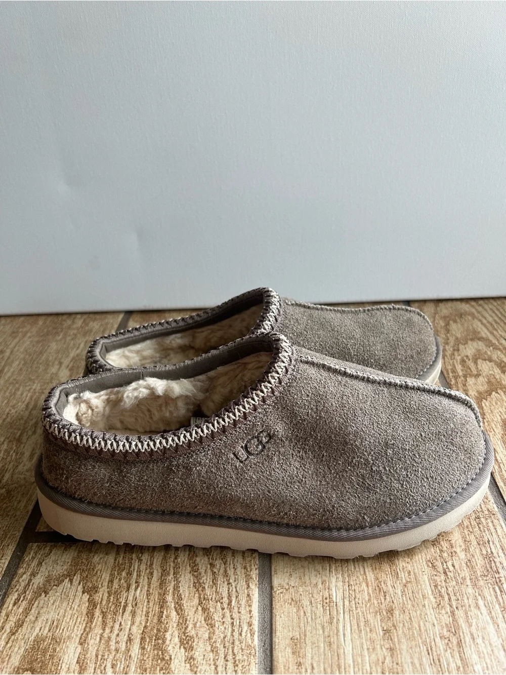UGG Tasman Shaggy Suede Men’s Slip On Slipper Sheepskin Size 10 Smoke Plume Gray